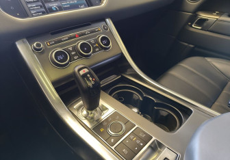 Подержанный автомобиль Land Rover Range Rover Sport 2015 года (11 фото)