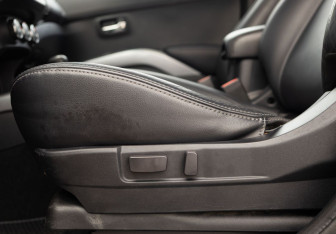 Подержанный автомобиль Peugeot 4007 2010 года (20 фото)