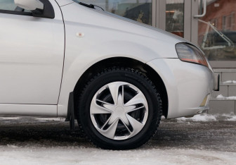 Подержанный автомобиль Chevrolet Aveo Hatchback 2006 года (9 фото)