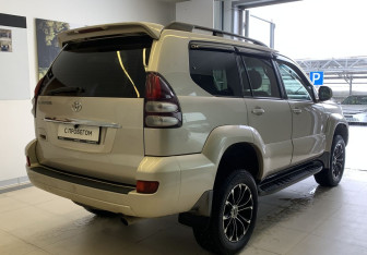 Подержанный автомобиль Toyota Land Cruiser Prado 2006 года (4 фото)