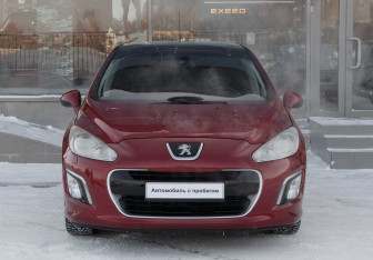Подержанный автомобиль Peugeot 308 Hatchback 2012 года (2 фото)