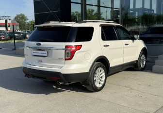 Подержанный автомобиль Ford Explorer 2012 года (18 фото)