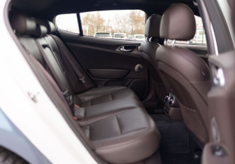 Подержанный автомобиль Kia Stinger 2018 года (27 фото)