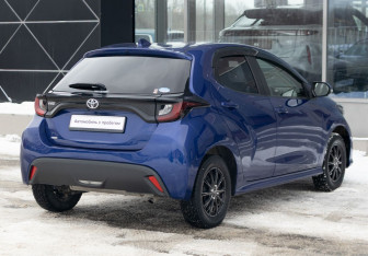 Подержанный автомобиль Toyota Yaris Hatchback 2020 года (5 фото)