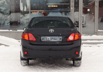 Подержанный автомобиль Toyota Corolla Sedan 2009 года (6 фото)