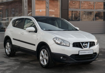 Подержанный автомобиль Nissan Qashqai 2013 года (3 фото)