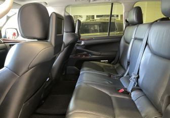 Подержанный автомобиль Lexus LX 2015 года (9 фото)
