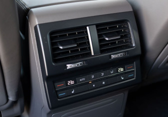 Подержанный автомобиль Volkswagen Touareg 2021 года (17 фото)