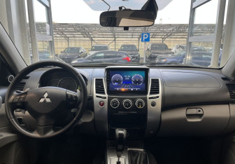 Подержанный автомобиль Mitsubishi Pajero Sport 2011 года (8 фото)