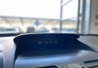 Подержанный автомобиль Subaru XV 2014 года (18 фото)