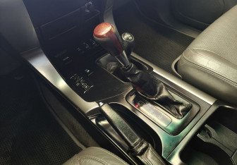 Подержанный автомобиль Toyota Land Cruiser Prado 2005 года (10 фото)