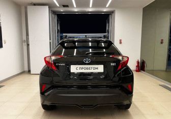 Подержанный автомобиль Toyota C-HR 2019 года (6 фото)