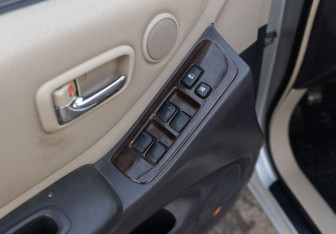 Подержанный автомобиль Toyota Highlander 2002 года (15 фото)