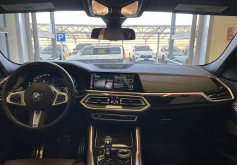 Подержанный автомобиль BMW X6 2021 года (12 фото)