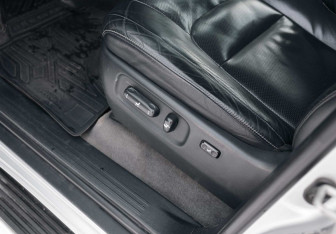 Подержанный автомобиль Toyota Land Cruiser Suv 2013 года (19 фото)