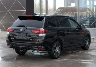 Подержанный автомобиль Toyota Corolla Wagon 2015 года (5 фото)