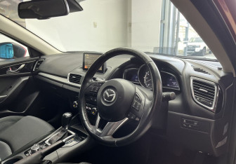 Подержанный автомобиль Mazda Axela Hatchback 2016 года (7 фото)