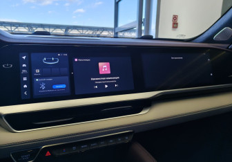 Подержанный автомобиль Geely Monjaro 2023 года (12 фото)