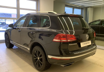 Подержанный автомобиль Volkswagen Touareg 2017 года (6 фото)