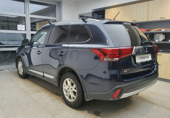 Подержанный автомобиль Mitsubishi Outlander 2016 года (7 фото)