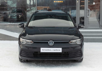 Подержанный автомобиль Volkswagen Golf Hatchback 2021 года (2 фото)