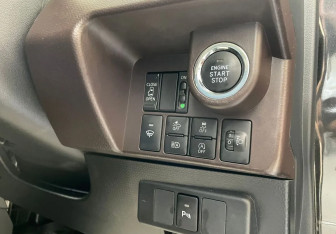 Подержанный автомобиль Toyota Tank 2020 года (20 фото)