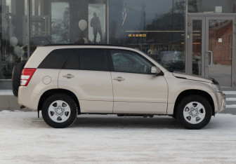 Подержанный автомобиль Suzuki Grand Vitara 2010 года (4 фото)