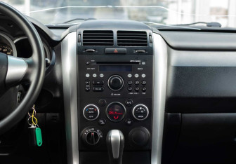 Подержанный автомобиль Suzuki Grand Vitara 2010 года (14 фото)