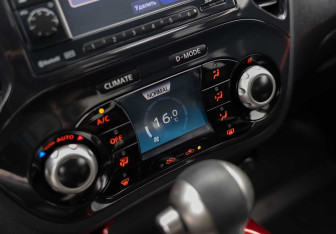 Подержанный автомобиль Nissan Juke 2012 года (15 фото)