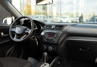 Подержанный автомобиль Kia Rio Sedan 2013 года (10 фото)
