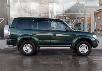 Подержанный автомобиль Toyota Land Cruiser Prado 2000 года (4 фото)