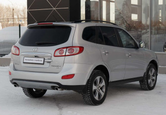 Подержанный автомобиль Hyundai Santa Fe 2011 года (5 фото)