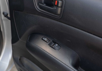 Подержанный автомобиль Toyota Probox 2009 года (15 фото)