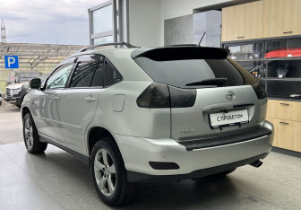Подержанный автомобиль Toyota Harrier 2003 года (6 фото)