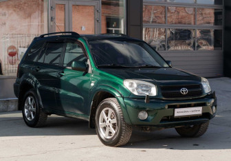 Подержанный автомобиль Toyota RAV4 2004 года (3 фото)