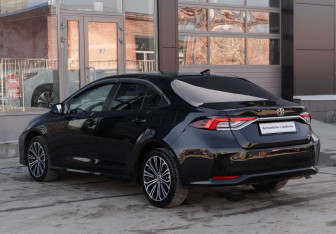 Подержанный автомобиль Toyota Corolla Sedan 2019 года (7 фото)