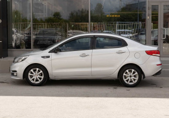 Подержанный автомобиль Kia Rio Sedan 2015 года (8 фото)
