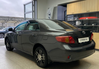 Подержанный автомобиль Toyota Corolla Sedan 2006 года (4 фото)