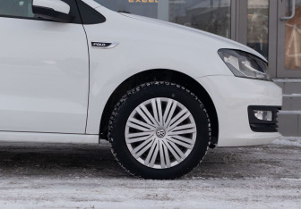 Подержанный автомобиль Volkswagen Polo Sedan 2020 года (9 фото)