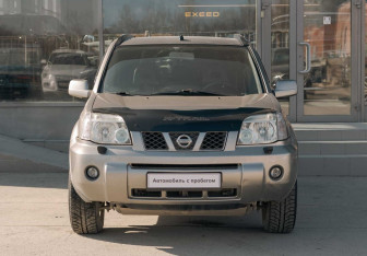 Подержанный автомобиль Nissan X-Trail 2004 года (2 фото)