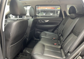 Подержанный автомобиль Nissan X-Trail 2017 года (10 фото)