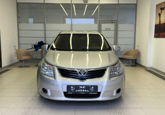 Подержанный автомобиль Toyota Avensis Sedan 2009 года (2 фото)