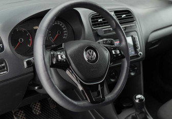 Подержанный автомобиль Volkswagen Polo Sedan 2017 года (11 фото)
