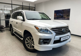 Подержанный автомобиль Lexus LX 2014 года (4 фото)