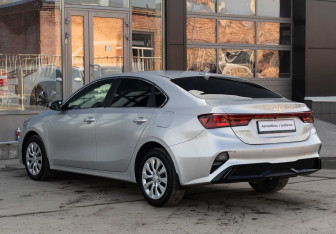 Подержанный автомобиль Kia Cerato Sedan 2021 года (7 фото)