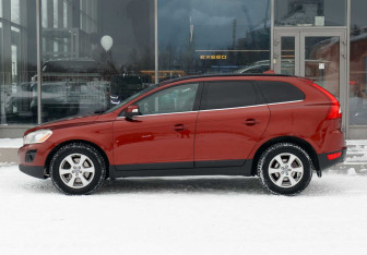 Подержанный автомобиль Volvo XC60 2010 года (8 фото)