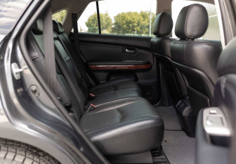 Подержанный автомобиль Lexus RX 2007 года (19 фото)