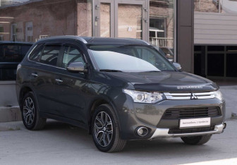 Подержанный автомобиль Mitsubishi Outlander 2014 года (3 фото)