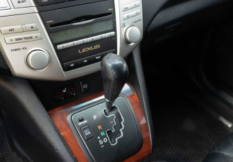 Подержанный автомобиль Lexus RX 2008 года (15 фото)