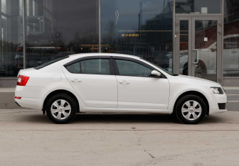 Подержанный автомобиль Skoda Octavia Liftback 2015 года (4 фото)